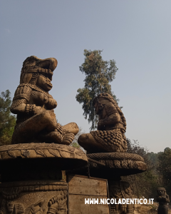 Viaggio in Guatemala - dettaglio delle statue di Plaza Baktun